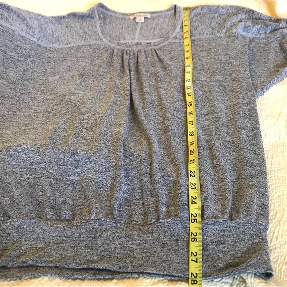 comfy gray soft short sleeve top - incredibly soft & flattering. V neck - Picture 5 of 8